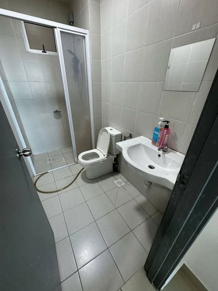 Service Residence for Rent at Meridin Bayvue Serviced Apartment - Daniel Tey - Bathroom - PropertyGuru.com.my