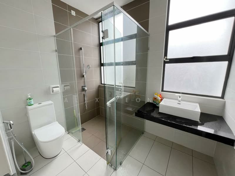 Semi-Detached House for Rent in Diamond City (Semenyih) - ALEX YEONG - Bathroom - PropertyGuru.com.my