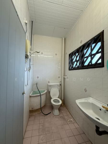 2-storey Terraced House for Rent in Gunung Rapat (Ipoh) - Kelvin Chong - Bathroom - PropertyGuru.com.my