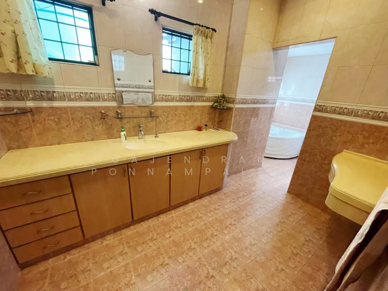 Semi-Detached House for Sale in SS14 (Subang Jaya) - GAJENDRAN PONNAMPALAM - Bathroom - PropertyGuru.com.my