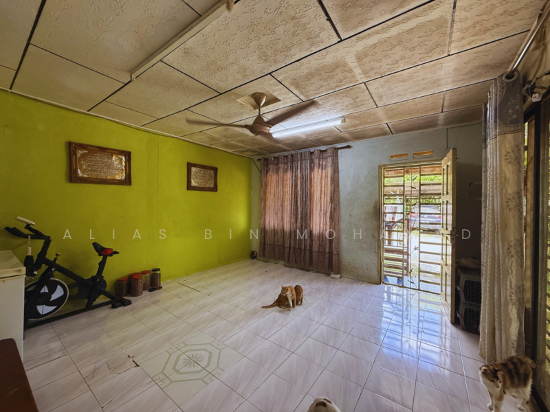 Rumah Teres 2 Tingkat di Taman Sri Tanjung, Dungun, Terengganu untuk Untuk Dijual - RM 230,000, Mac 2026 - Living Room - PropertyGuru.com.my