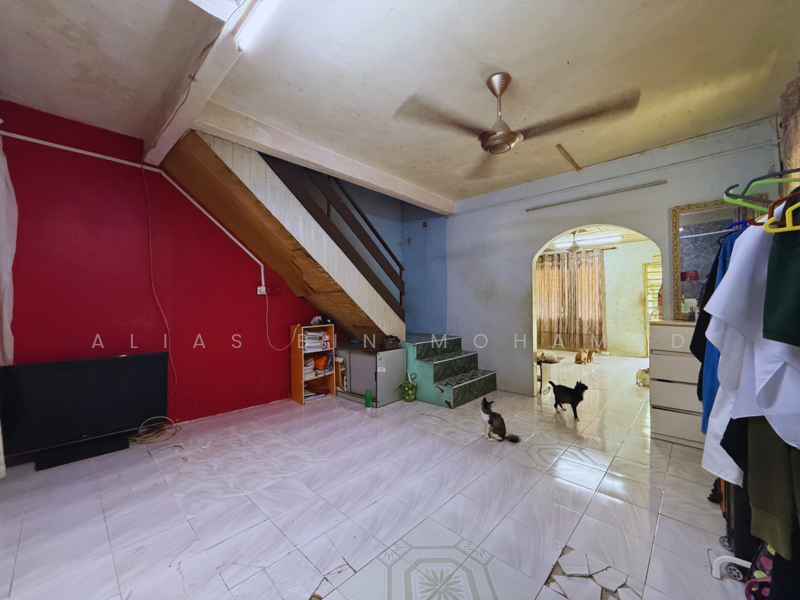 Rumah Teres 2 Tingkat di Taman Sri Tanjung, Dungun, Terengganu untuk Untuk Dijual - RM 230,000, Mac 2026 - Living Room - PropertyGuru.com.my