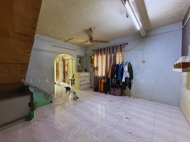 Rumah Teres 2 Tingkat di Taman Sri Tanjung, Dungun, Terengganu untuk Untuk Dijual - RM 230,000, Mac 2026 - Living Room - PropertyGuru.com.my