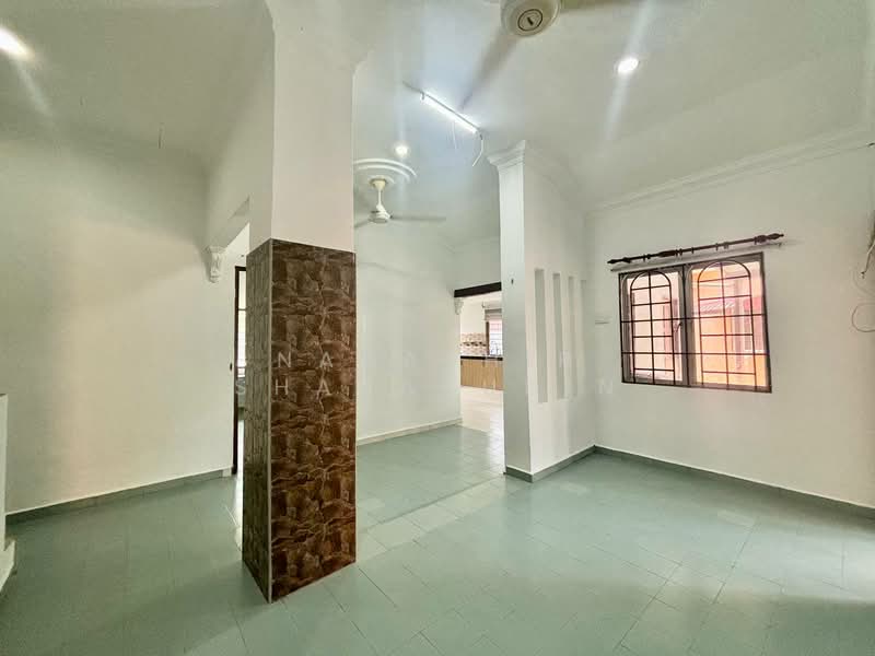 1.5-storey Terraced House for Sale in Seksyen 28, Taman Alam Megah (Shah Alam) - Nahathir Shahabudin - Living Room - PropertyGuru.com.my