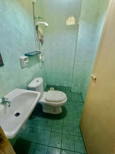 Cluster House for Sale in Bandar Tasik Puteri (Rawang) - Nazri Hassan - Bathroom - PropertyGuru.com.my