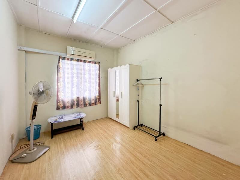 Flat for Sale at Pinggiran Batu Caves - M.J Zairin - Bedroom - PropertyGuru.com.my