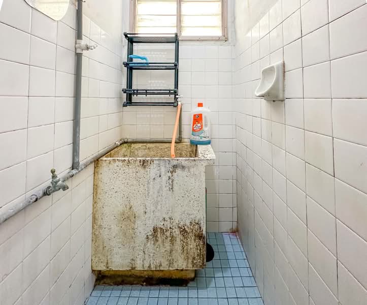 Flat for Sale at Pinggiran Batu Caves - M.J Zairin - Bathroom - PropertyGuru.com.my