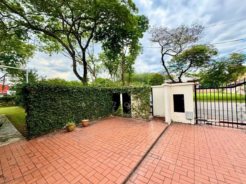 Bungalow for Sale in Seksyen 4 (Shah Alam) - Azizol . - Exterior - PropertyGuru.com.my