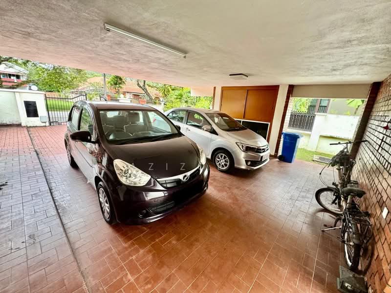 Bungalow for Sale in Seksyen 4 (Shah Alam) - Azizol . - Car Park - PropertyGuru.com.my
