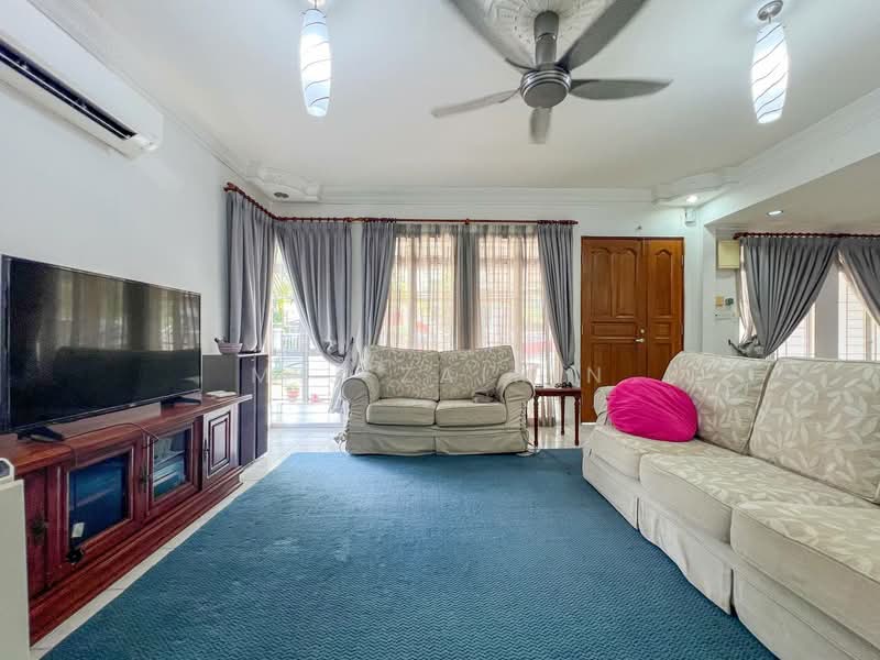 Semi-Detached House for Sale in Bandar Seri Putra (Bangi) - M.J Zairin - Living Room - PropertyGuru.com.my