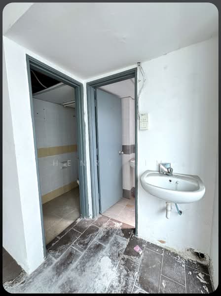 Shop / Office for Sale in Kota Damansara (Selangor) - Henry Lim - Bathroom - PropertyGuru.com.my