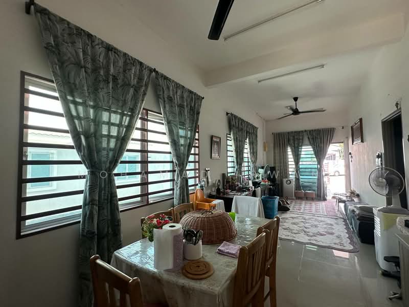Taman Kinta Gopeng untuk Untuk Dijual - RM 225,000, Mac 2026 - Living Room - PropertyGuru.com.my