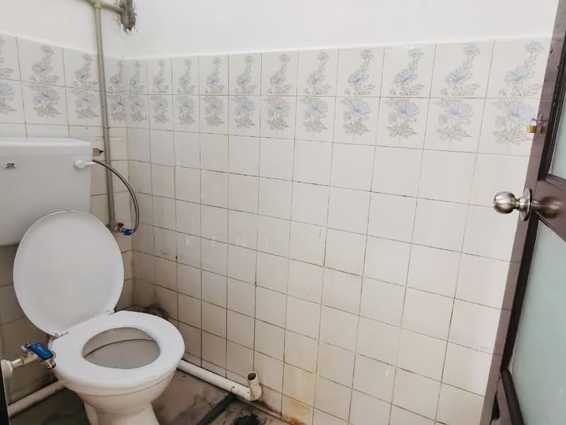 Shop / Office for Rent in Sungai Ara (Penang) - Kent Lai - Bathroom - PropertyGuru.com.my