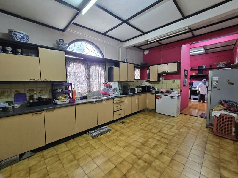 Seksyen 1 Bandar Baru Bangi untuk Untuk Dijual - RM 1,450,000, Mac 2026 - Kitchen - PropertyGuru.com.my