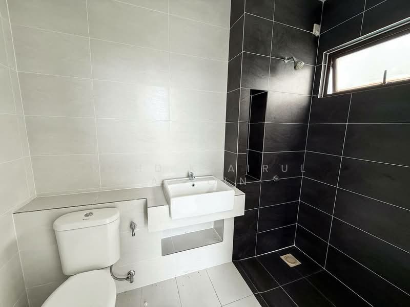 2-storey Terraced House for Sale in Shah Alam (Selangor) - Mohd Khairul Amilin - Bathroom - PropertyGuru.com.my
