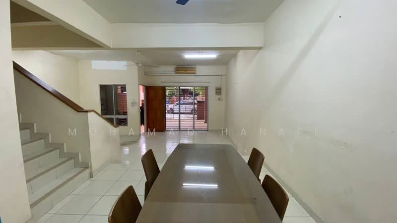 2-storey Terraced House for Sale in Alam Budiman (Shah Alam) - Mohamad Hanafi - Living Room - PropertyGuru.com.my