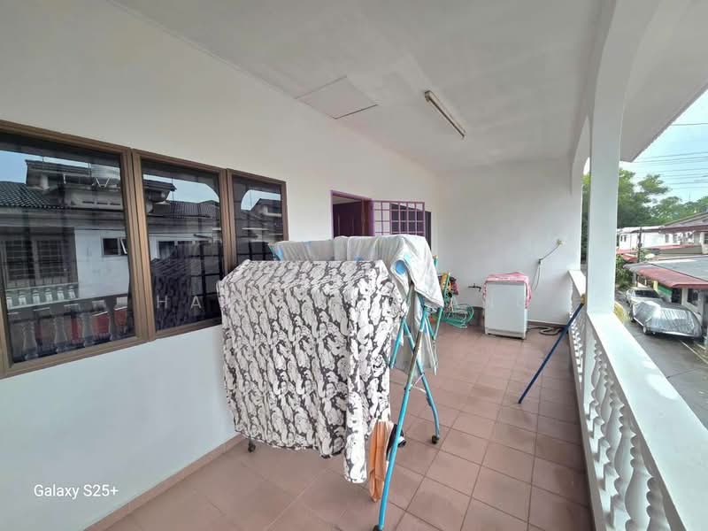 2-storey Terraced House for Sale in Taman Putri Kulai (Kulai) - Han Yong Ang - Balcony - PropertyGuru.com.my