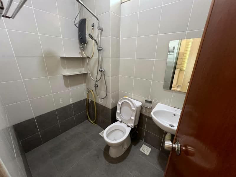 Cluster House for Sale in Taman Sutera Utama (Skudai) - Ee Fong Toh - Bathroom - PropertyGuru.com.my