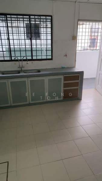 1-storey Terraced House for Sale in Taman Molek (Johor Bahru) - Ee Fong Toh - Kitchen - PropertyGuru.com.my