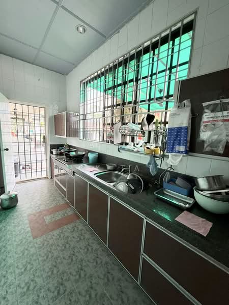 2-storey Terraced House for Sale in Taman Pelangi Indah (Ulu Tiram) - Yik Tat - Kitchen - PropertyGuru.com.my
