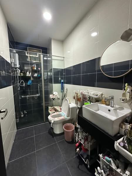 Service Residence for Sale at D'Inspire Residence (Inspira Bestari) - Leu Chun Wei - Bathroom - PropertyGuru.com.my