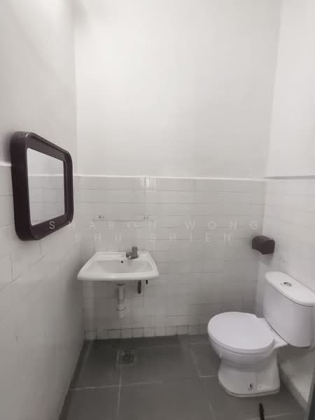 1-storey Terraced House for Sale in Taman Universiti (Skudai) - Sharon Wong Shu Shien - Bathroom - PropertyGuru.com.my