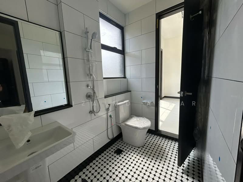 Semi-Detached House for Sale in Shah Alam (Selangor) - Asliza Md Asrar - Bathroom - PropertyGuru.com.my