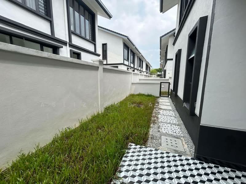 Semi-Detached House for Sale in Shah Alam (Selangor) - Asliza Md Asrar - Exterior - PropertyGuru.com.my