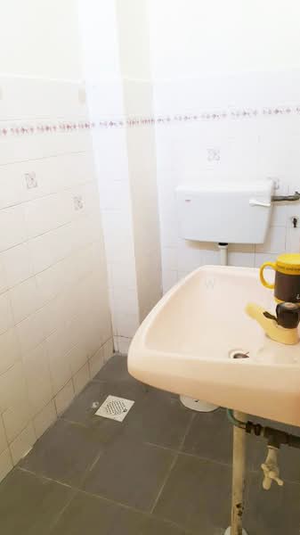 Taman Subang Mewah untuk Untuk Dijual - RM 780,000, Mac 2026 - Bathroom - PropertyGuru.com.my