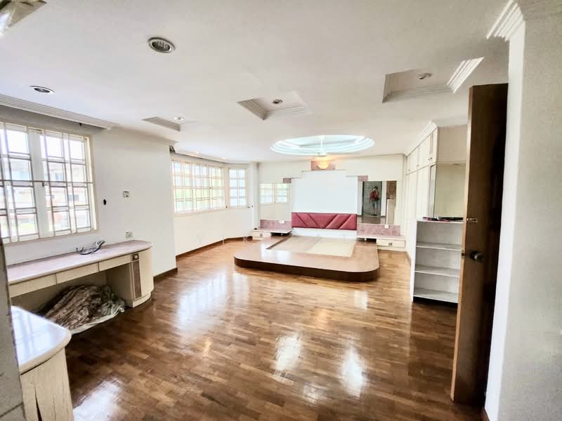 Semi-Detached House for Sale in Taman Pelangi (Johor Bahru) - Yik Tat - PropertyGuru.com.my