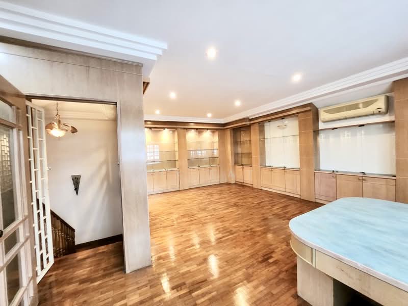 Semi-Detached House for Sale in Taman Pelangi (Johor Bahru) - Yik Tat - PropertyGuru.com.my