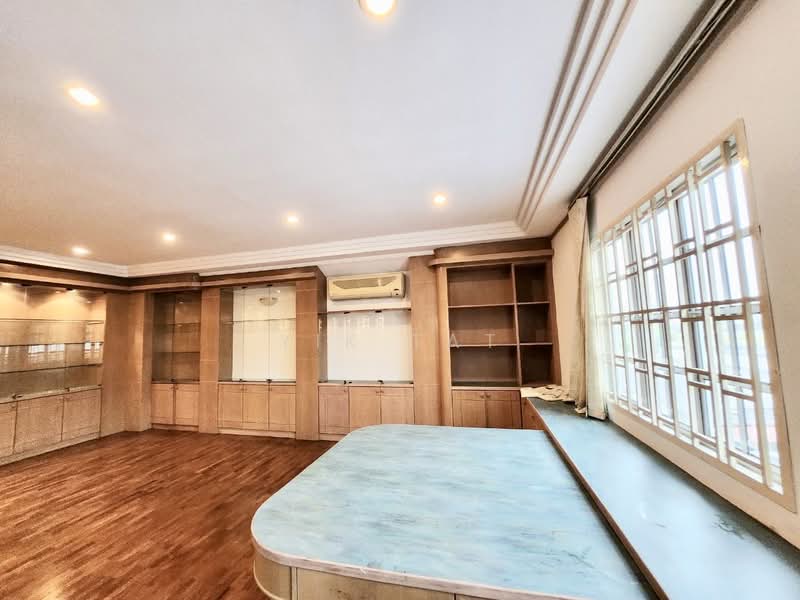 Semi-Detached House for Sale in Taman Pelangi (Johor Bahru) - Yik Tat - PropertyGuru.com.my