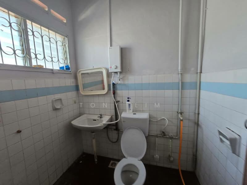 Taman Sentosa Taman Sentosa Tamans Sentosas untuk Untuk Disewa - RM 3,400 /bulan, Mac 2026 - Bathroom - PropertyGuru.com.my