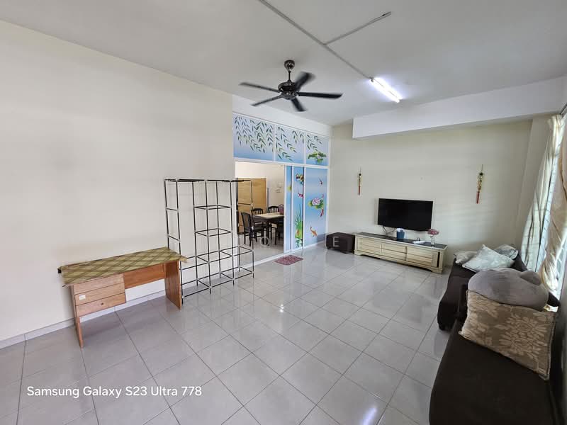 Taman Angkasa Nuri House untuk Untuk Disewa - RM 1,300 /bulan, Mac 2026 - Living Room - PropertyGuru.com.my