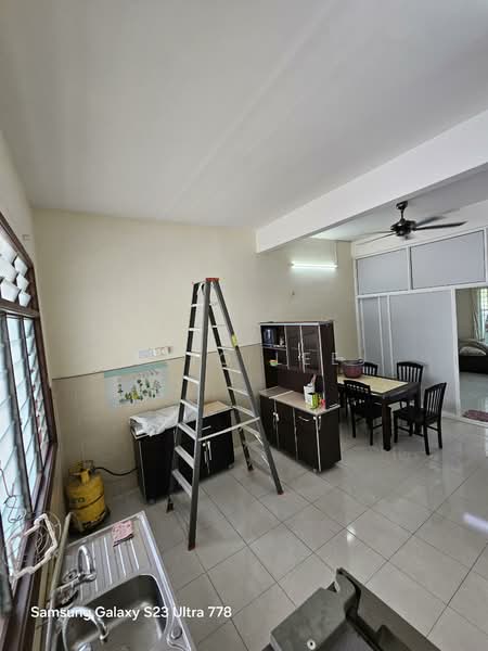 Taman Angkasa Nuri House untuk Untuk Disewa - RM 1,300 /bulan, Mac 2026 - Kitchen - PropertyGuru.com.my