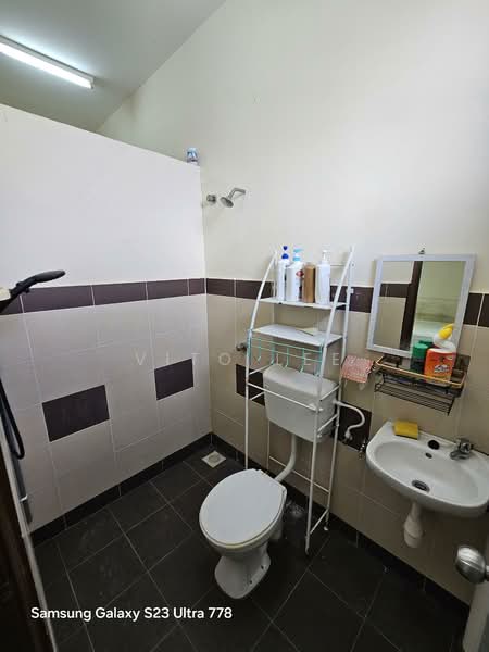 Taman Angkasa Nuri House untuk Untuk Disewa - RM 1,300 /bulan, Mac 2026 - Bathroom - PropertyGuru.com.my