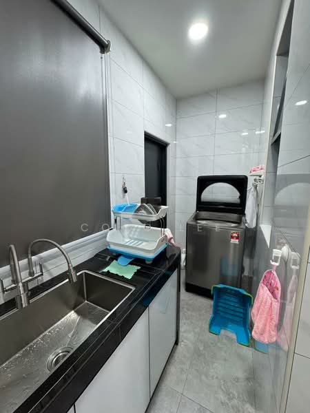 2-storey Terraced House for Sale in Taman Glenmarie (Johor Bahru) - Coco Lee - Kitchen - PropertyGuru.com.my