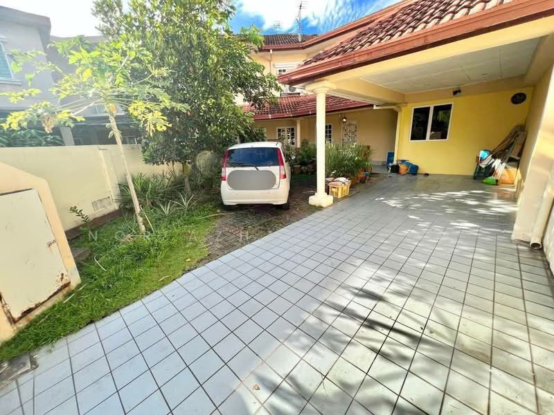 2-storey Terraced House for Sale in Bandar Utama (Selangor) - Nor Azhar Azlan - Exterior - PropertyGuru.com.my
