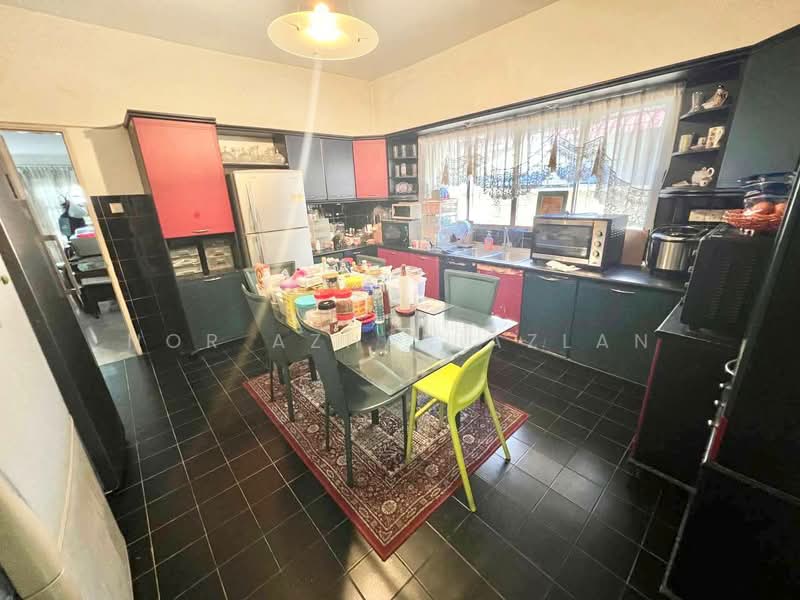 2-storey Terraced House for Sale in Bandar Utama (Selangor) - Nor Azhar Azlan - Kitchen - PropertyGuru.com.my
