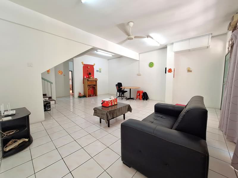 2-storey Terraced House for Sale in Taman Puncak Jalil (Seri Kembangan) - Ian Fan - Living Room - PropertyGuru.com.my