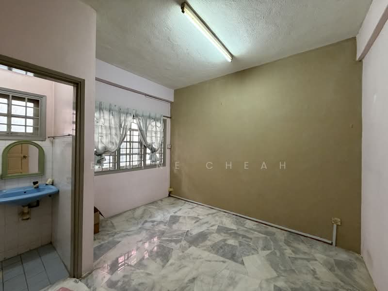 Taman Daya Shop Apartment untuk Untuk Dijual - RM 135,000, Mac 2026 - Bathroom - PropertyGuru.com.my