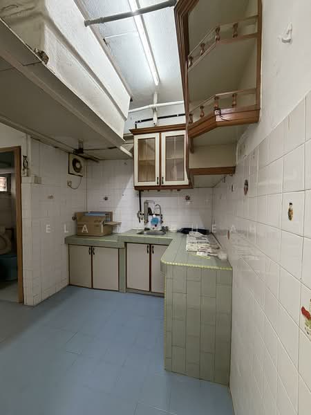 Taman Daya Shop Apartment untuk Untuk Dijual - RM 135,000, Mac 2026 - Kitchen - PropertyGuru.com.my