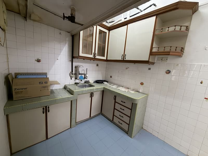 Taman Daya Shop Apartment untuk Untuk Dijual - RM 135,000, Mac 2026 - Kitchen - PropertyGuru.com.my