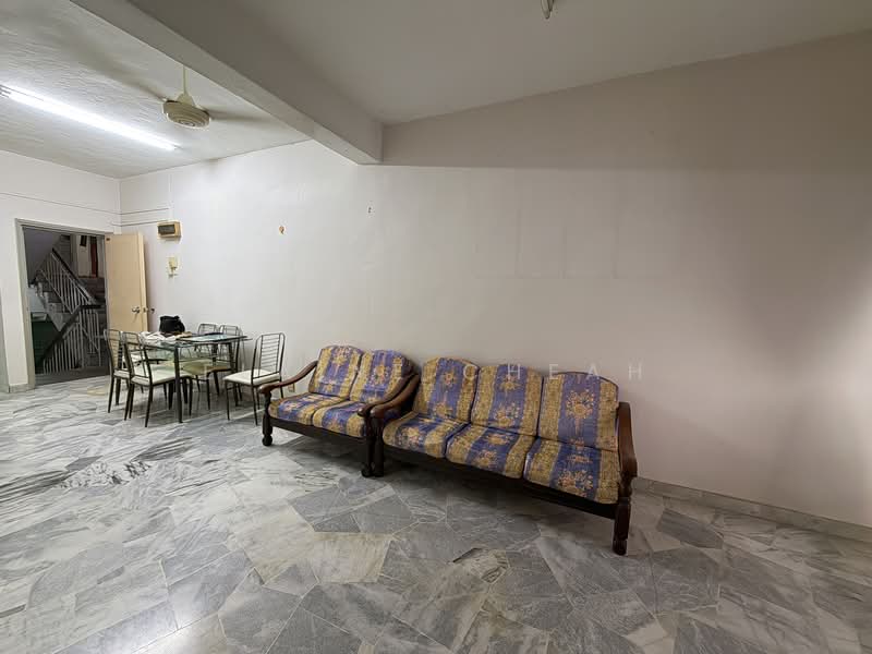 Taman Daya Shop Apartment untuk Untuk Dijual - RM 135,000, Mac 2026 - Living Room - PropertyGuru.com.my