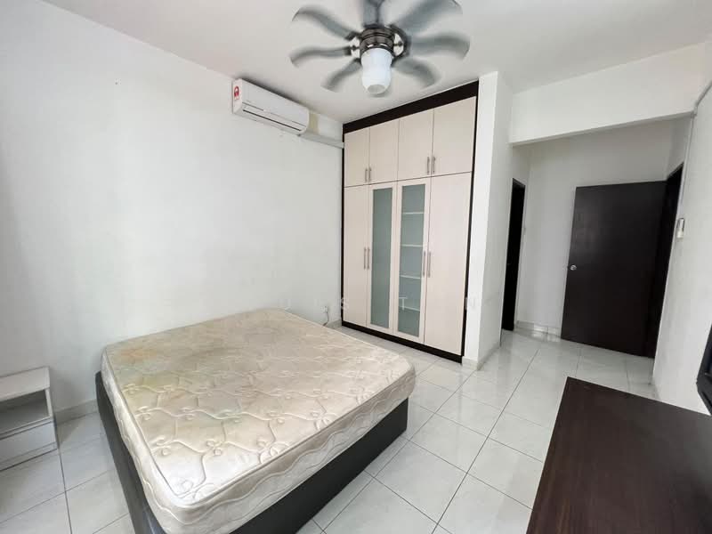 Apartment for Sale at Bayu Puteri 3 - Louis Tan - Bedroom - PropertyGuru.com.my