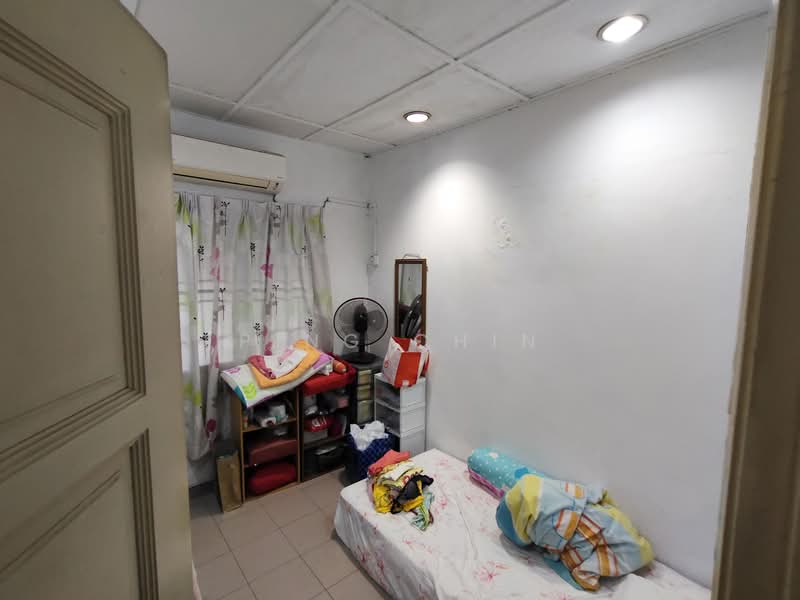 2-storey Terraced House for Sale in Jalan Klang Lama (Old Klang Road) (Kuala Lumpur) - Ping Chin - Bedroom - PropertyGuru.com.my