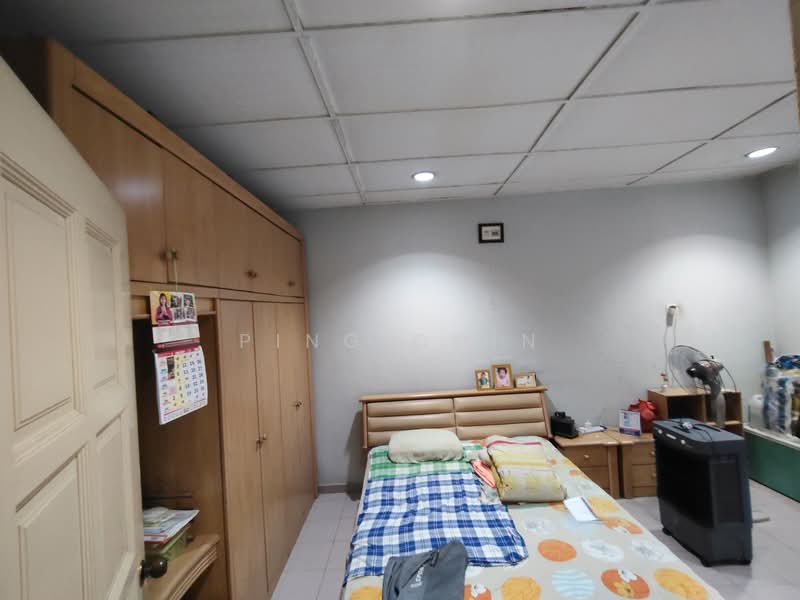 2-storey Terraced House for Sale in Jalan Klang Lama (Old Klang Road) (Kuala Lumpur) - Ping Chin - Bedroom - PropertyGuru.com.my