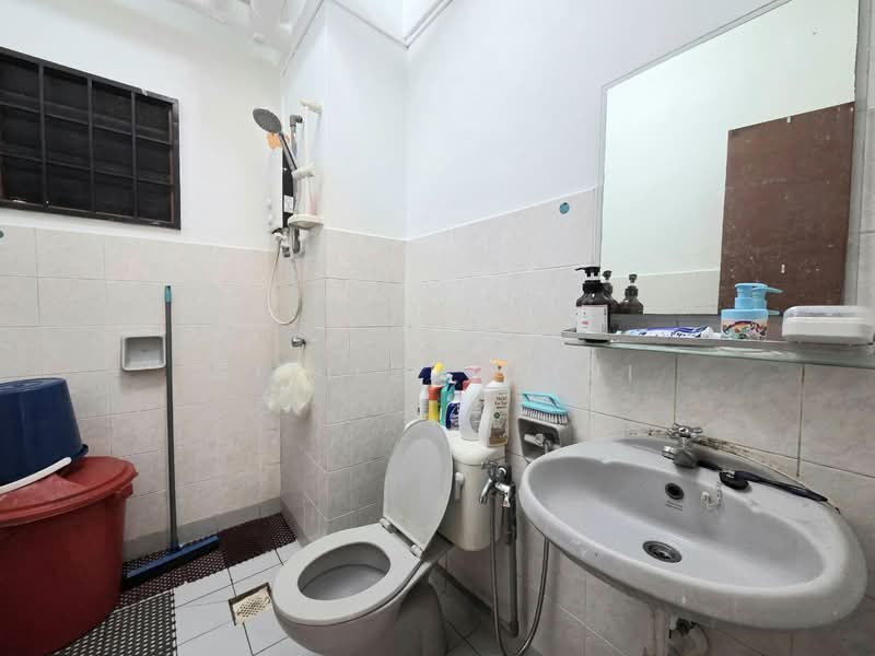 Condominium for Sale at Bayu Tasik 1 - Siti Zuraini - Bathroom - PropertyGuru.com.my