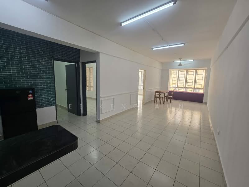 Palm Garden Apartment untuk Untuk Disewa - RM 1,400 /bulan, Mac 2026 - Living Room - PropertyGuru.com.my