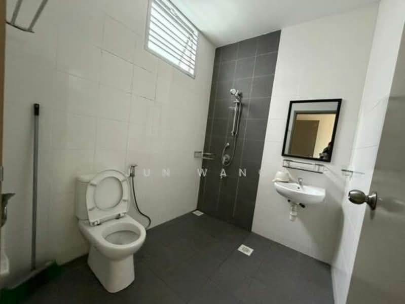 2-storey Terraced House for Rent in Taman Molek (Johor Bahru) - Jun Wang - Bathroom - PropertyGuru.com.my